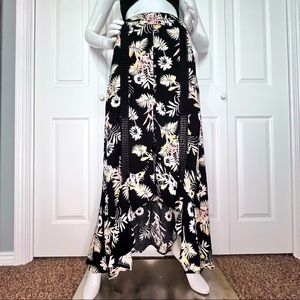 ***💲BOGO💲*** Tapered length skirt with middle slit